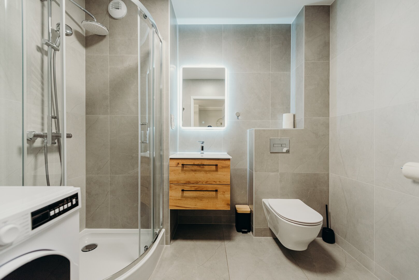 GDLF SP. Z O.O. - 14